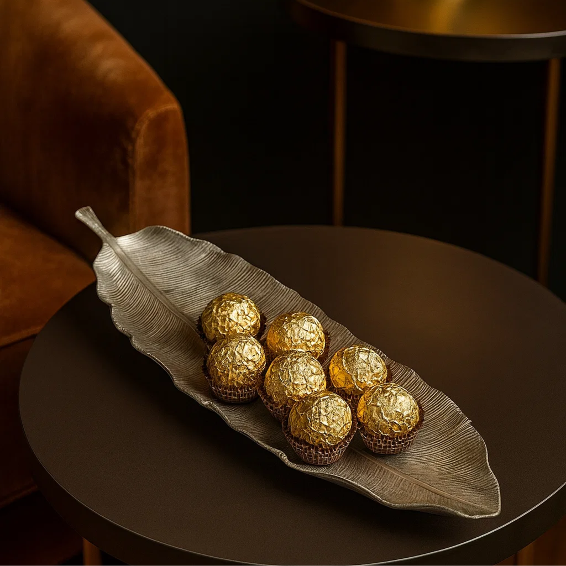 Bandeja Decorativa em Resina com Formato de Folha Alongada