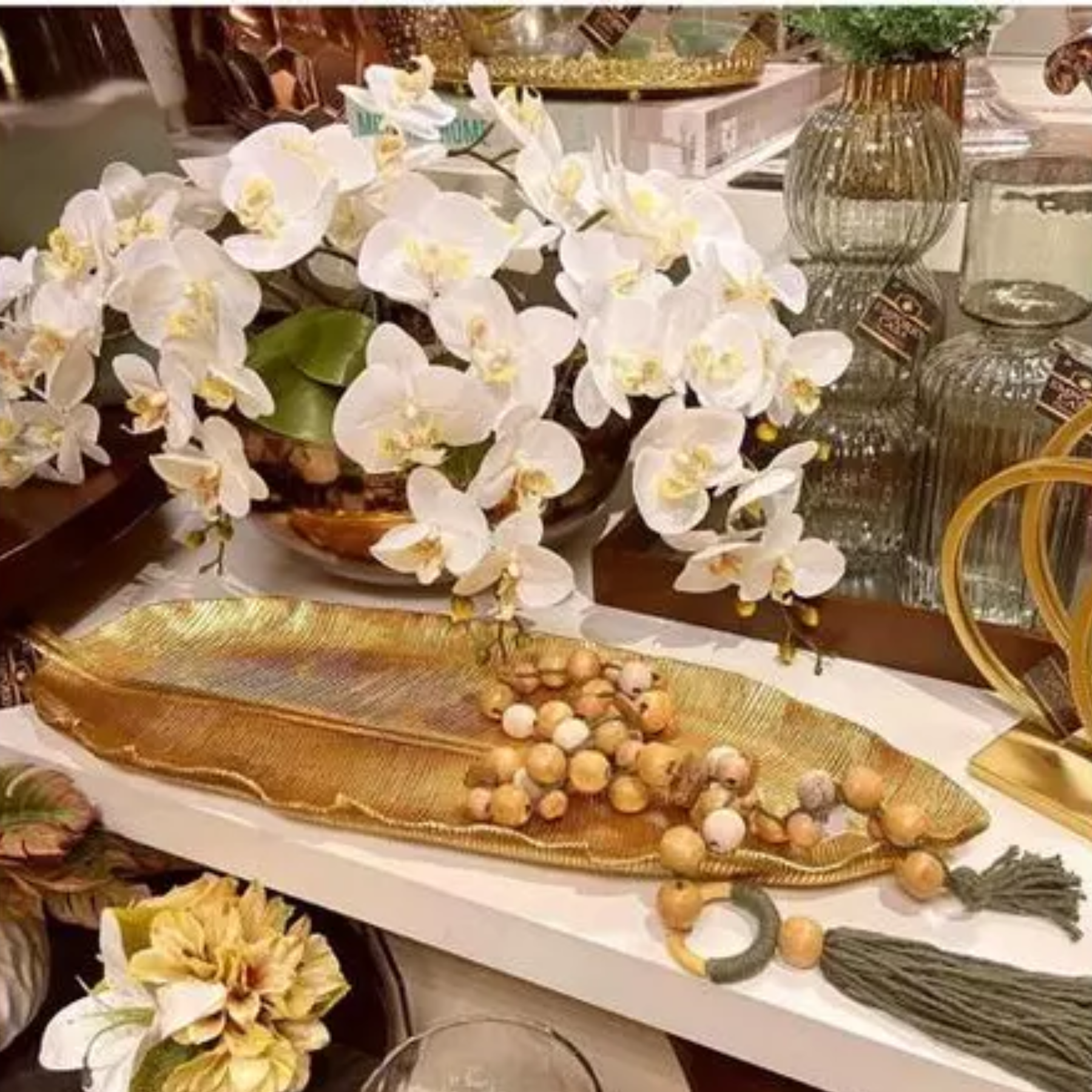 Bandeja Decorativa em Resina com Formato de Folha Alongada