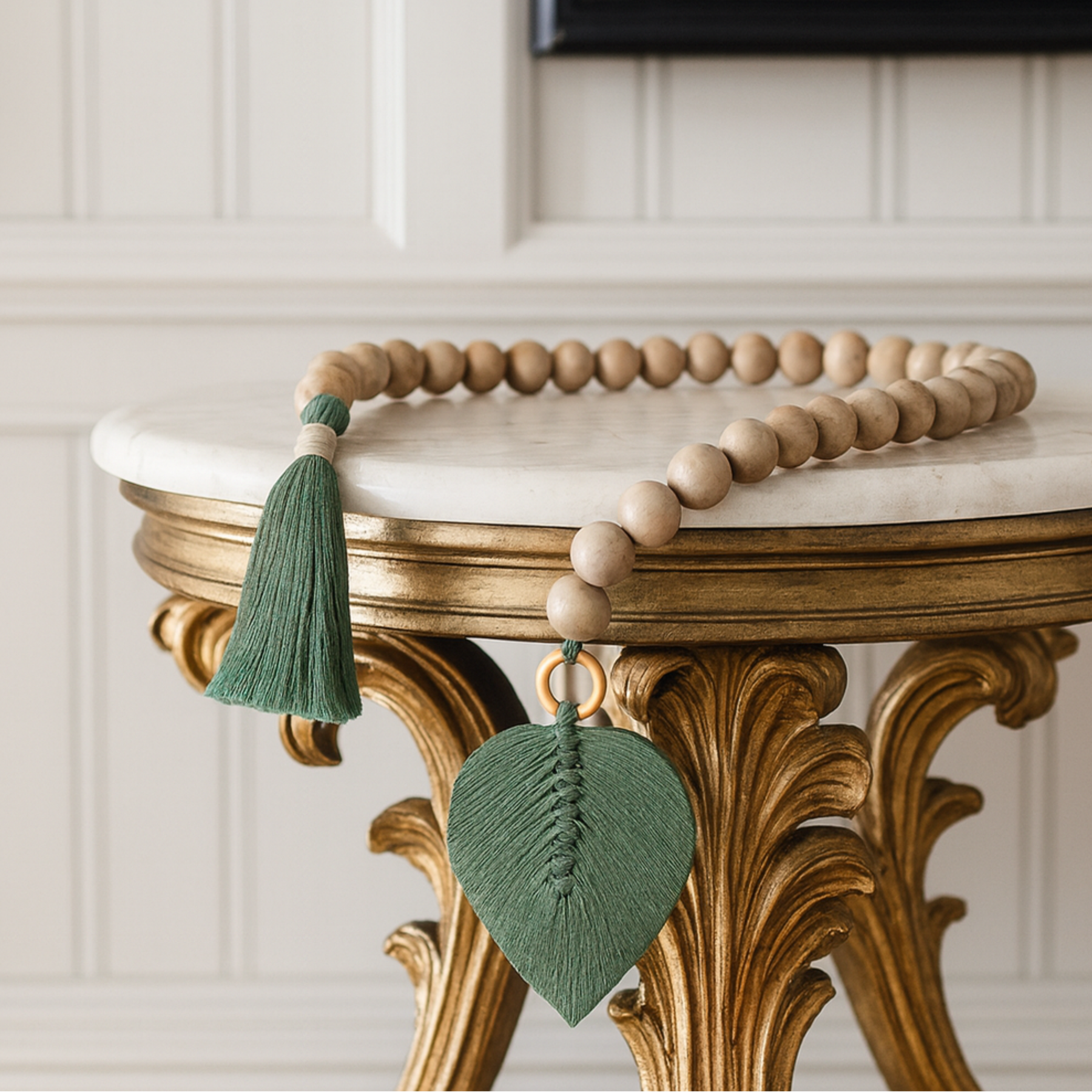 Colar Decorativo de Mesa em Madeira e Macramê Boho Rústico