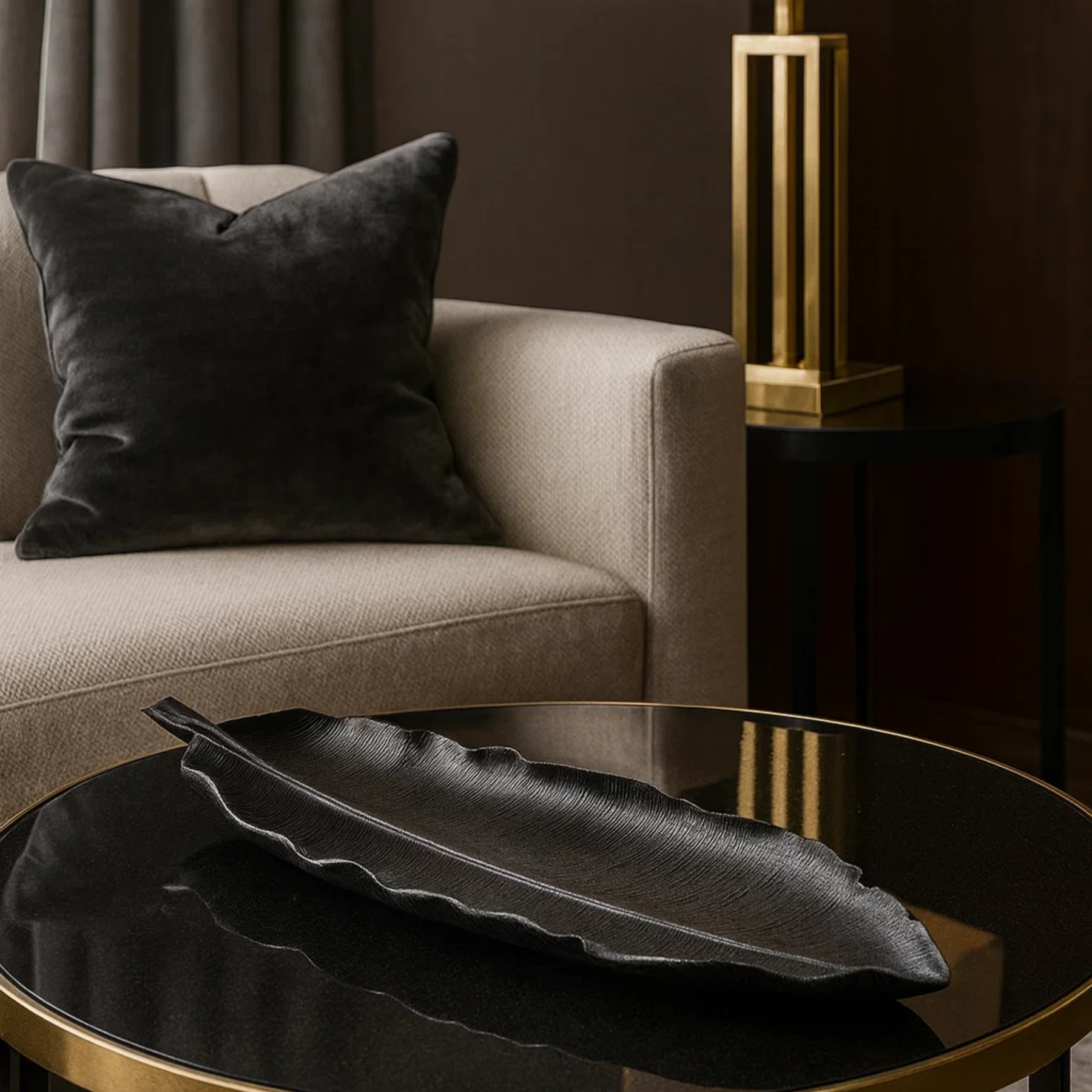 Bandeja Decorativa em Resina com Formato de Folha Alongada