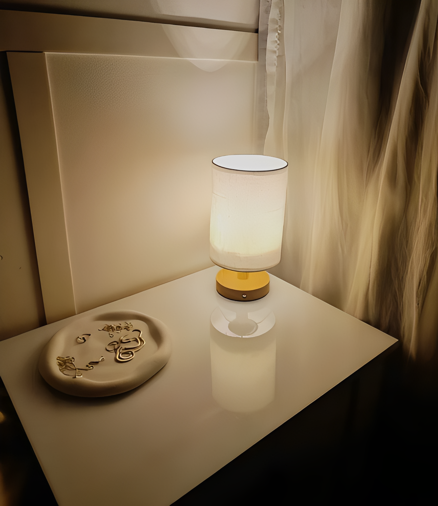 Luminária de Mesa em Madeira com 3 Tons de Luz Suaves e Touch