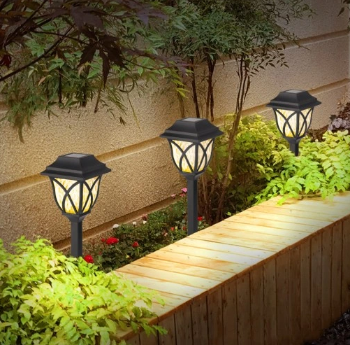 Kit Luminária Solar Casinha com Haste Fixadora para Jardim