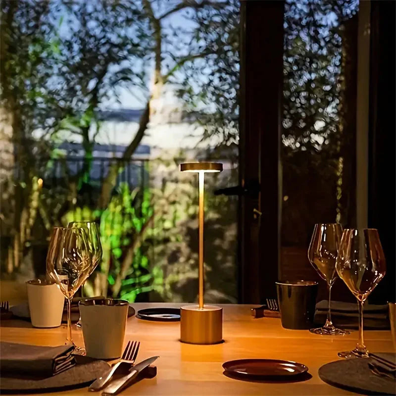 Luminária LED Touch Recarregável Sem Fio em Alumínio Fosco