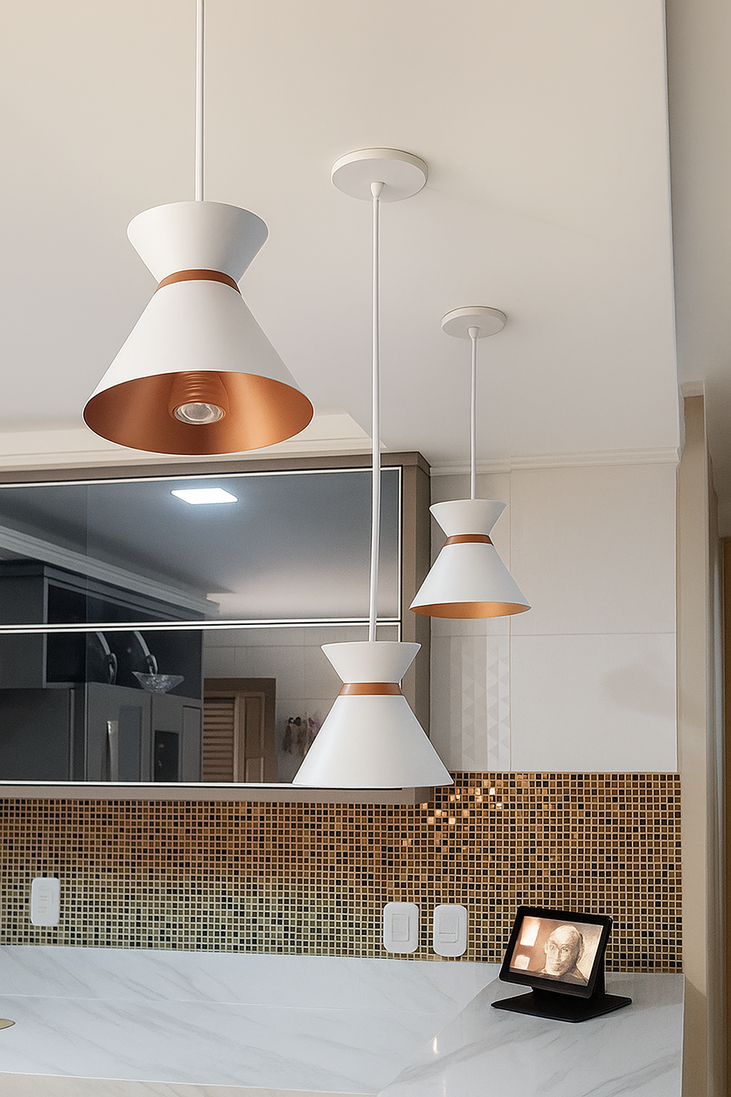 Kit 3 Pendentes Decorativos Sofisticados Branco com Cobre