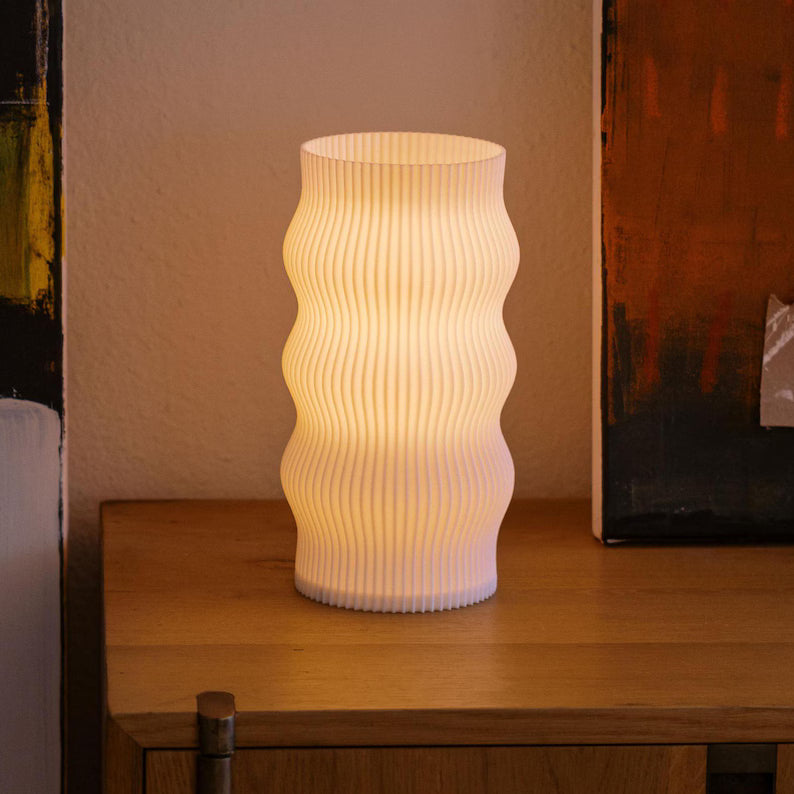 Luminária de Mesa com Cúpula Ondulada e Base Moderna Bivolt