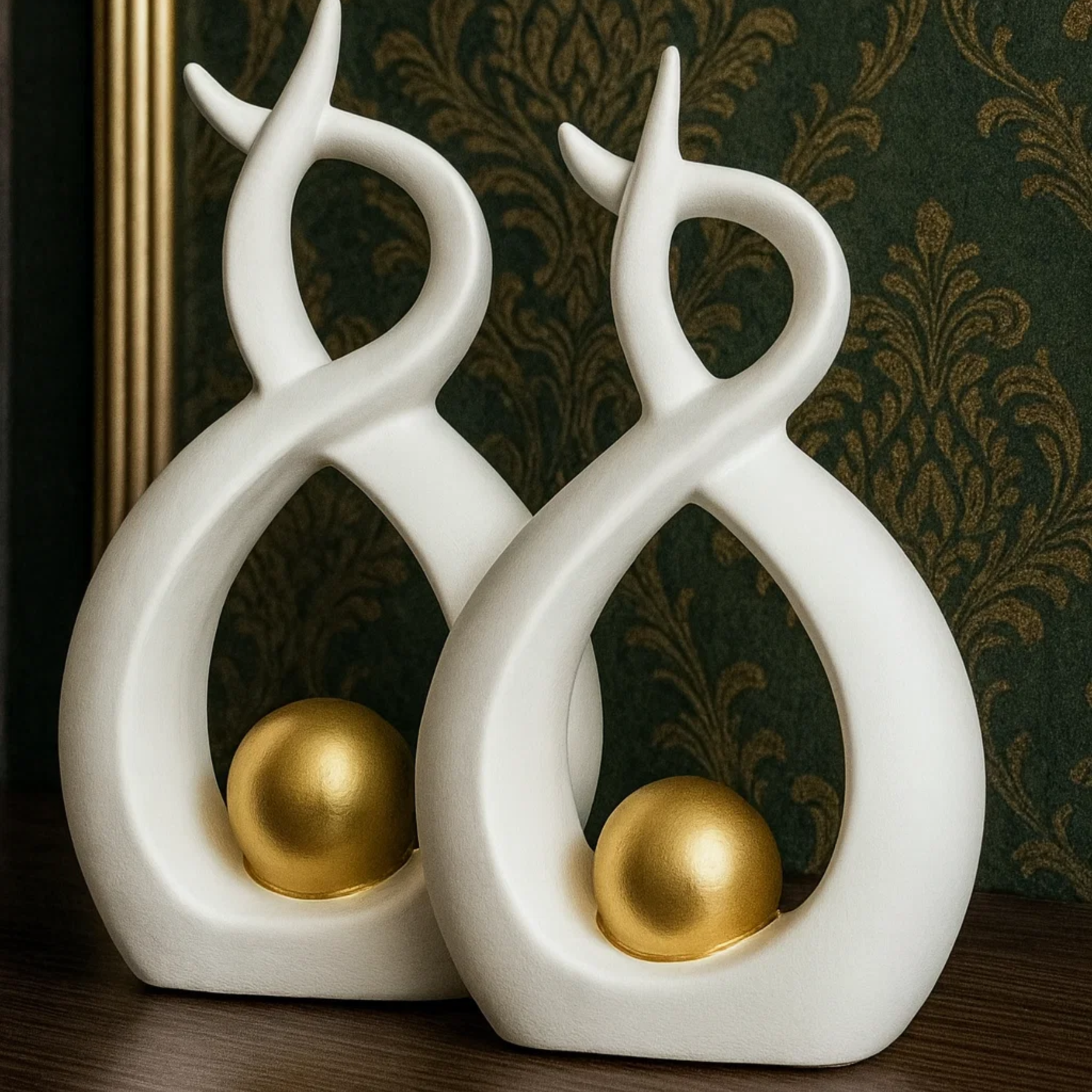 Dupla de Vasos Decorativos em Cerâmica com Esfera Dourada