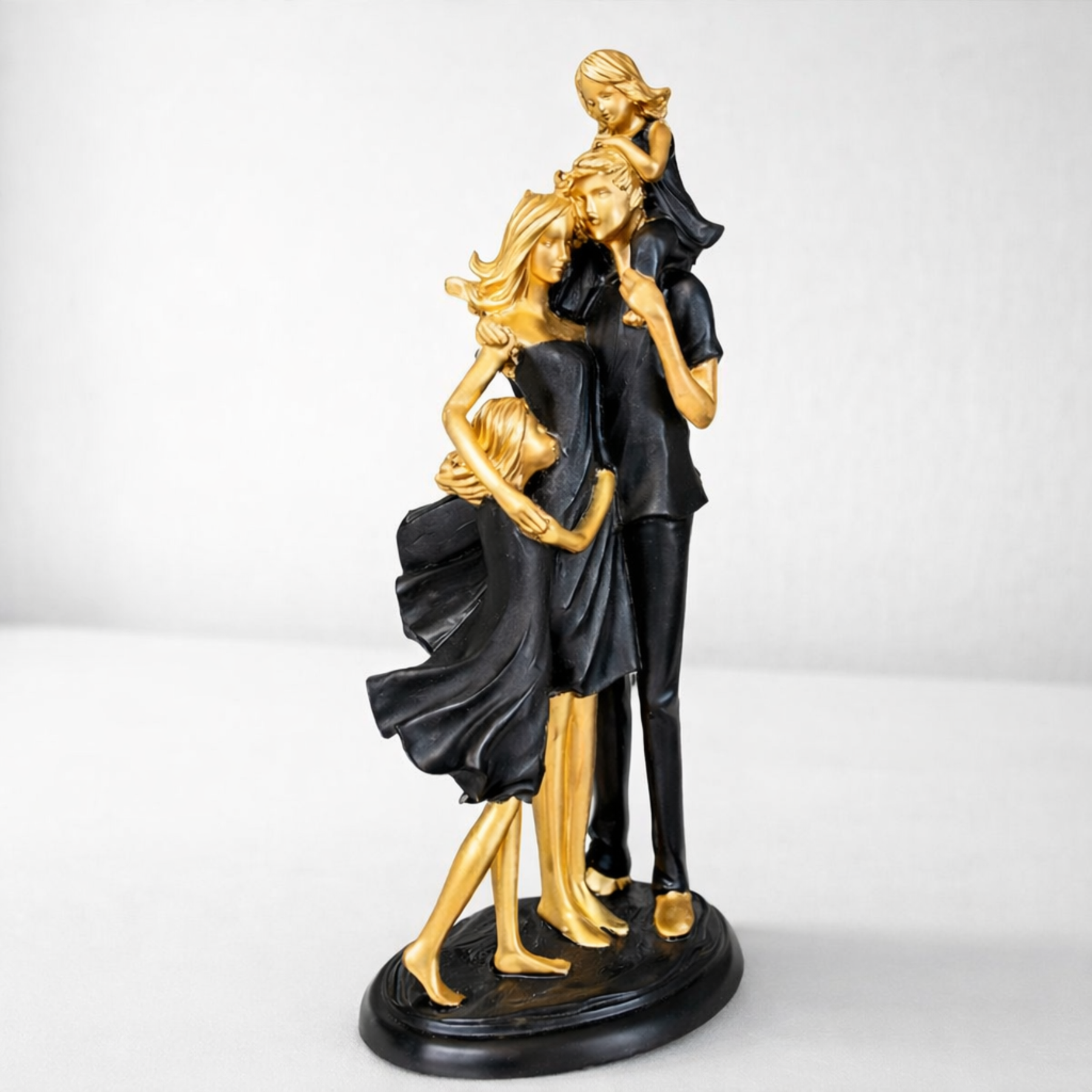 Escultura Decorativa Família Harmônica Pai, Mãe e 2 Filhas Gesso