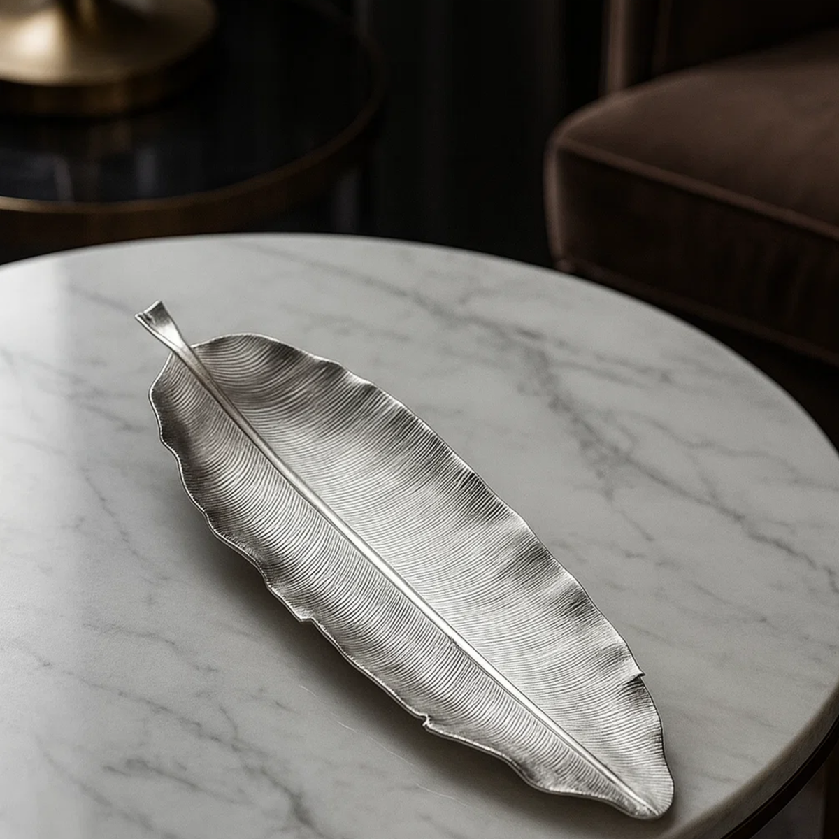 Bandeja Decorativa em Resina com Formato de Folha Alongada