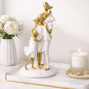 Escultura Decorativa Família Harmônica Pai, Mãe e 2 Filhas Gesso