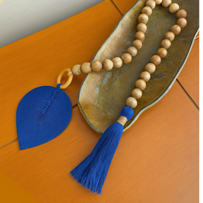 Colar Decorativo de Mesa em Madeira e Macramê Boho Rústico