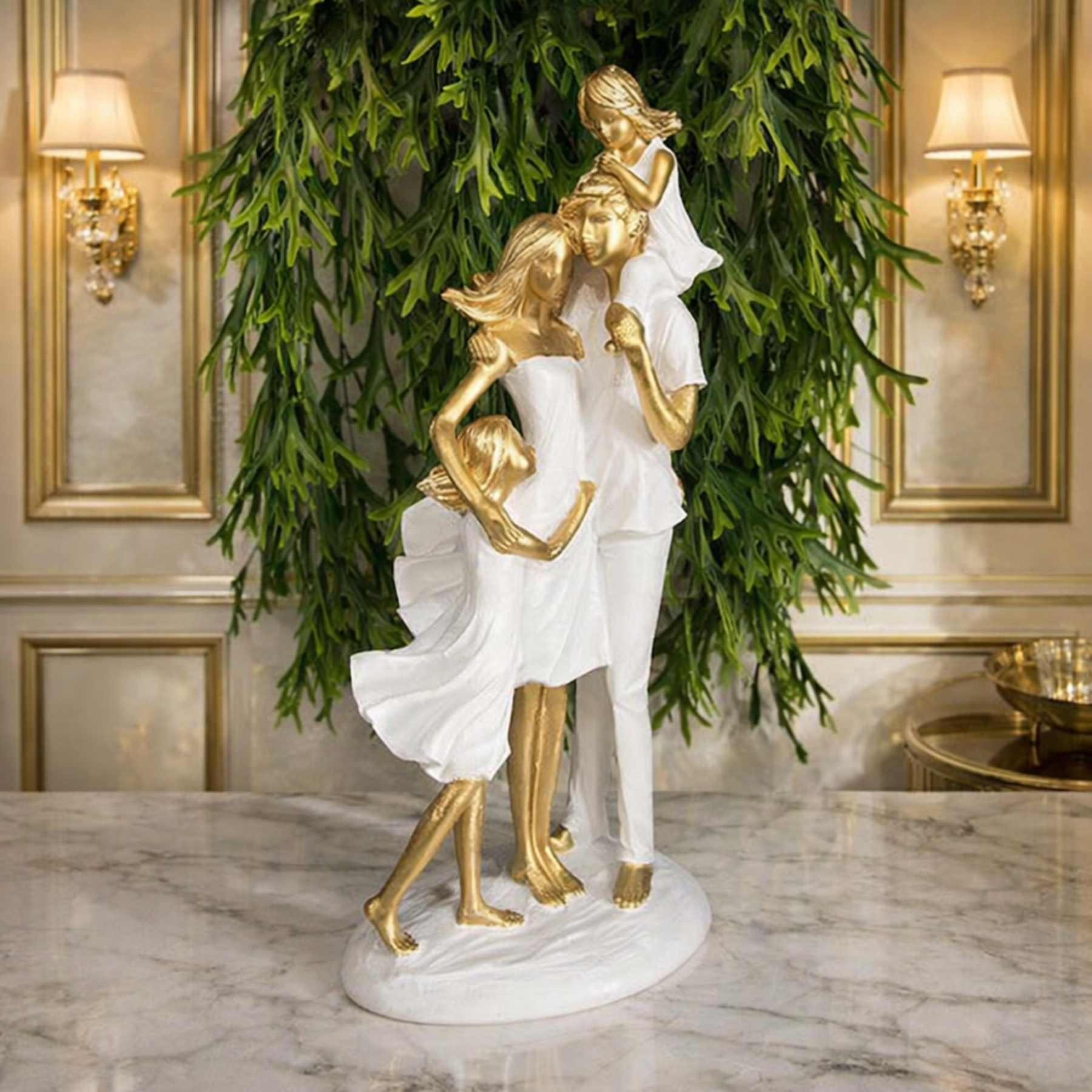 Escultura Decorativa Família Harmônica Pai, Mãe e 2 Filhas Gesso