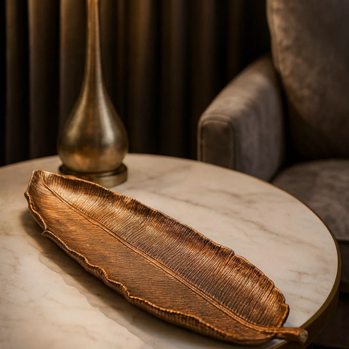 Bandeja Decorativa em Resina com Formato de Folha Alongada