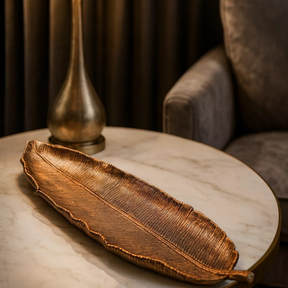 Bandeja Decorativa em Resina com Formato de Folha Alongada