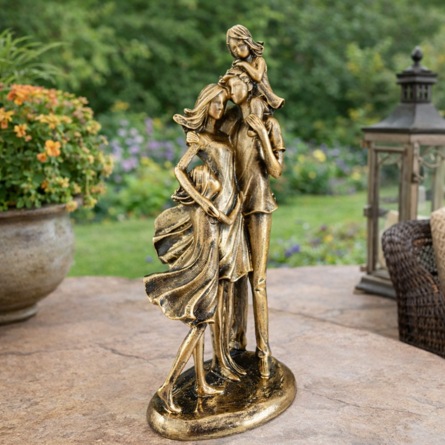 Escultura Decorativa Família Harmônica Pai, Mãe e 2 Filhas Gesso