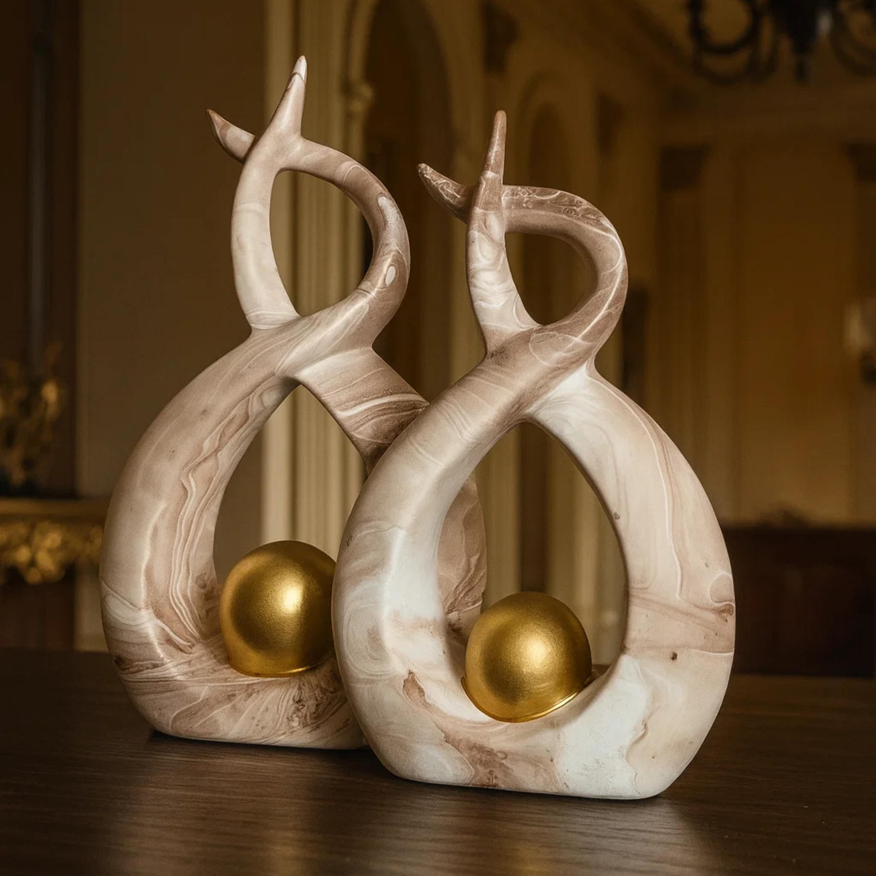 Dupla de Vasos Decorativos em Cerâmica com Esfera Dourada