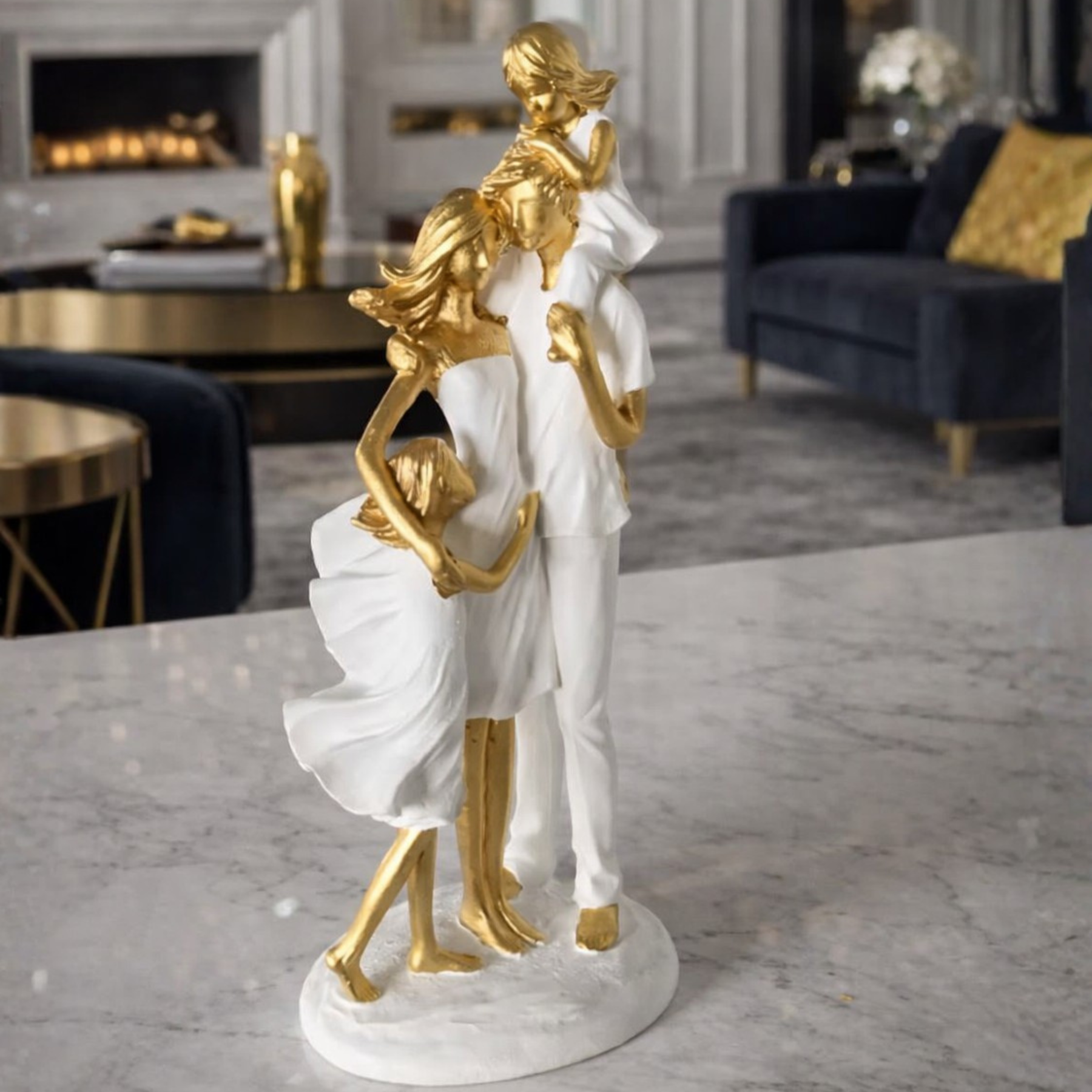 Escultura Decorativa Família Harmônica Pai, Mãe e 2 Filhas Gesso