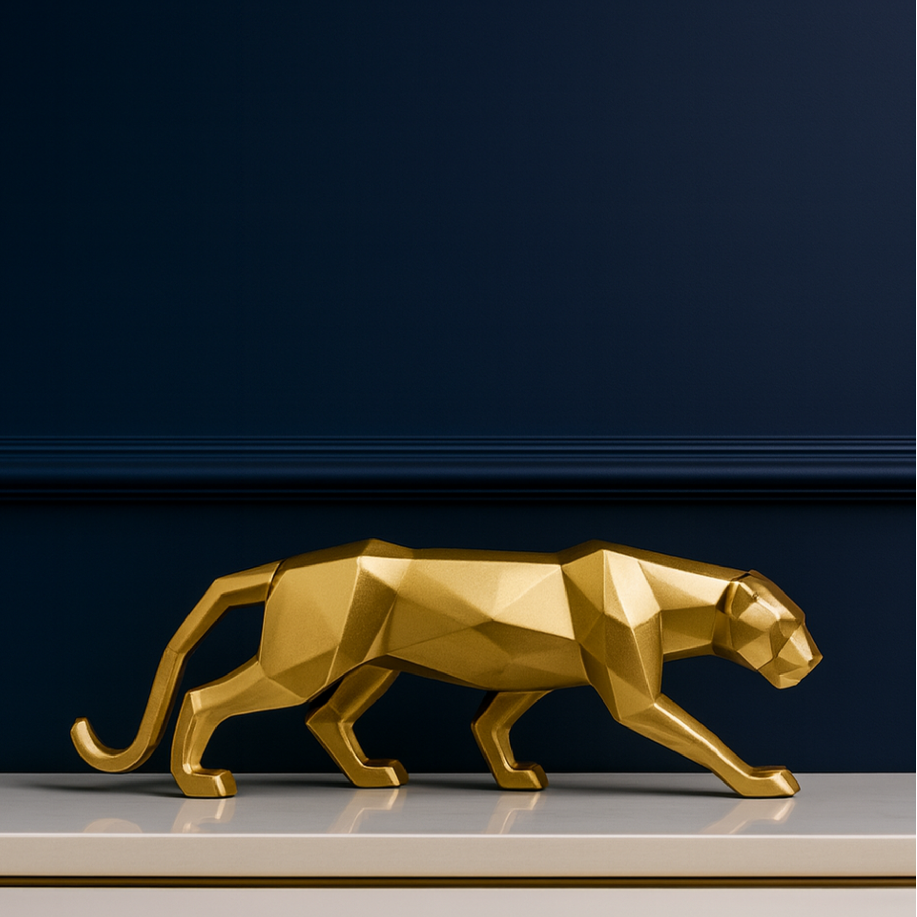 Escultura Pantera Decorativa Sofisticada em Gesso Premium