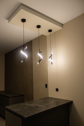 Luminária Pendente com LED Integrado e Design Espiral Ajustável