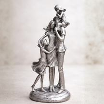 Escultura Decorativa Família Harmônica Pai, Mãe e 2 Filhas Gesso