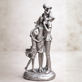 Escultura Decorativa Família Harmônica Pai, Mãe e 2 Filhas Gesso