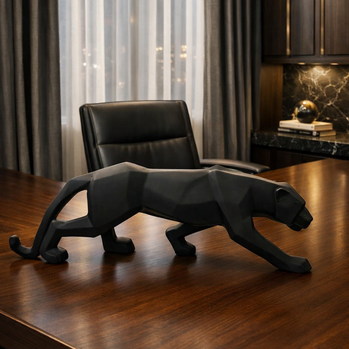 Escultura Pantera Decorativa Sofisticada em Gesso Premium