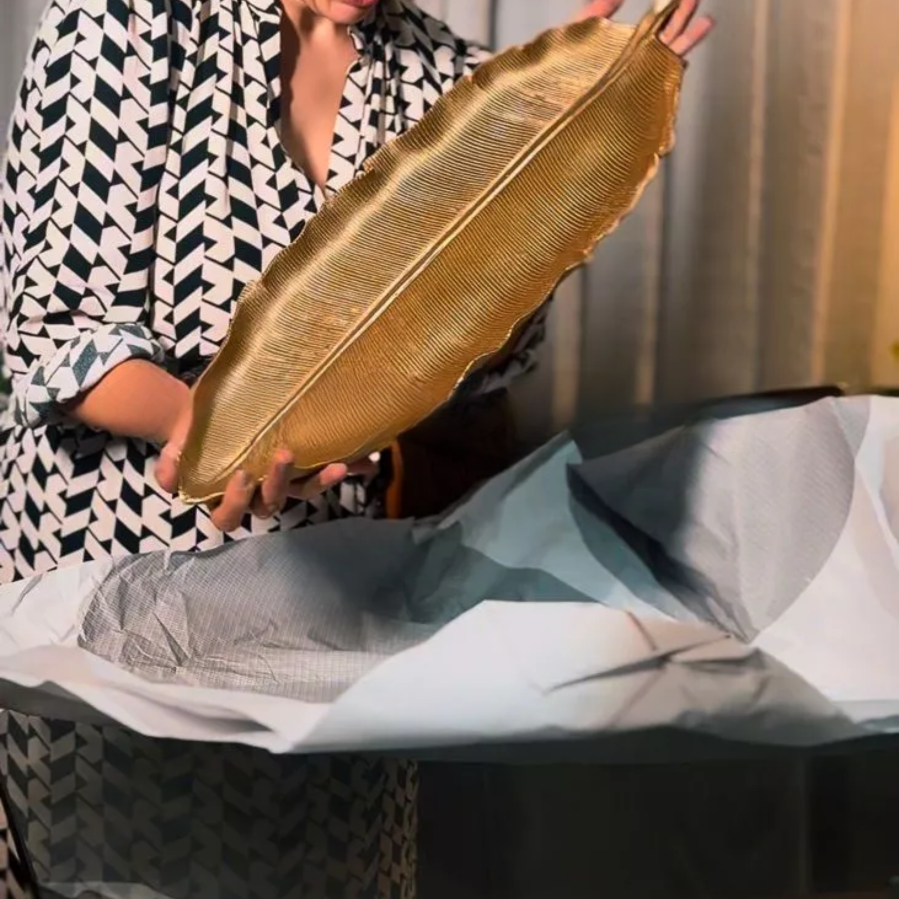 Bandeja Decorativa em Resina com Formato de Folha Alongada