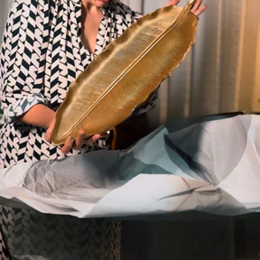 Bandeja Decorativa em Resina com Formato de Folha Alongada