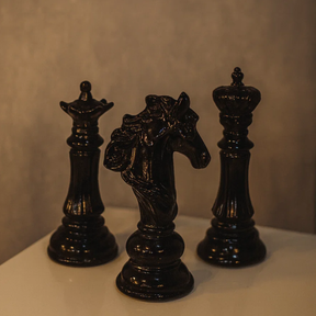 Estatuetas Decorativas 3 peças de Xadrez Rei Rainha e Cavalo
