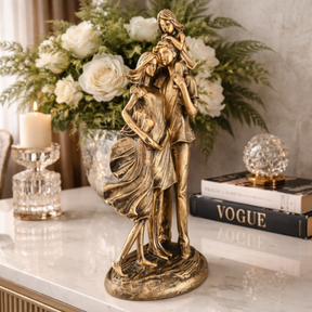 Escultura Decorativa Família Harmônica Pai, Mãe e 2 Filhas Gesso