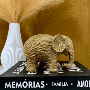 Estatueta Elefante da Sorte Decorativo Dourado Textura Sisal