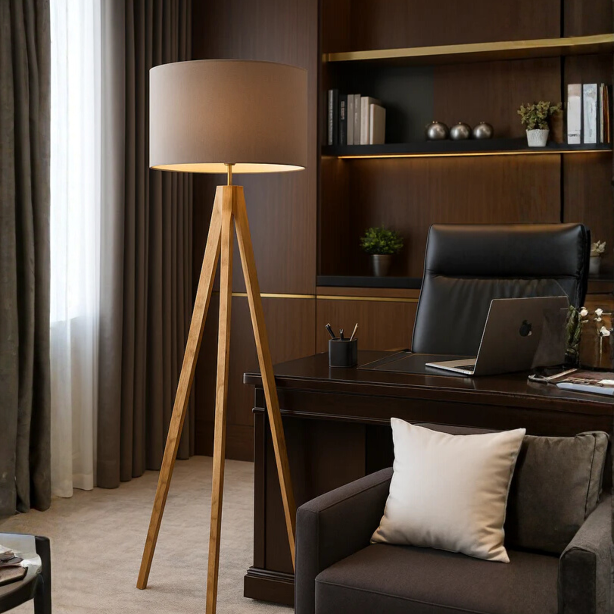 Abajur de Chão com Tripé em Madeira e Cúpula Design Escandinavo