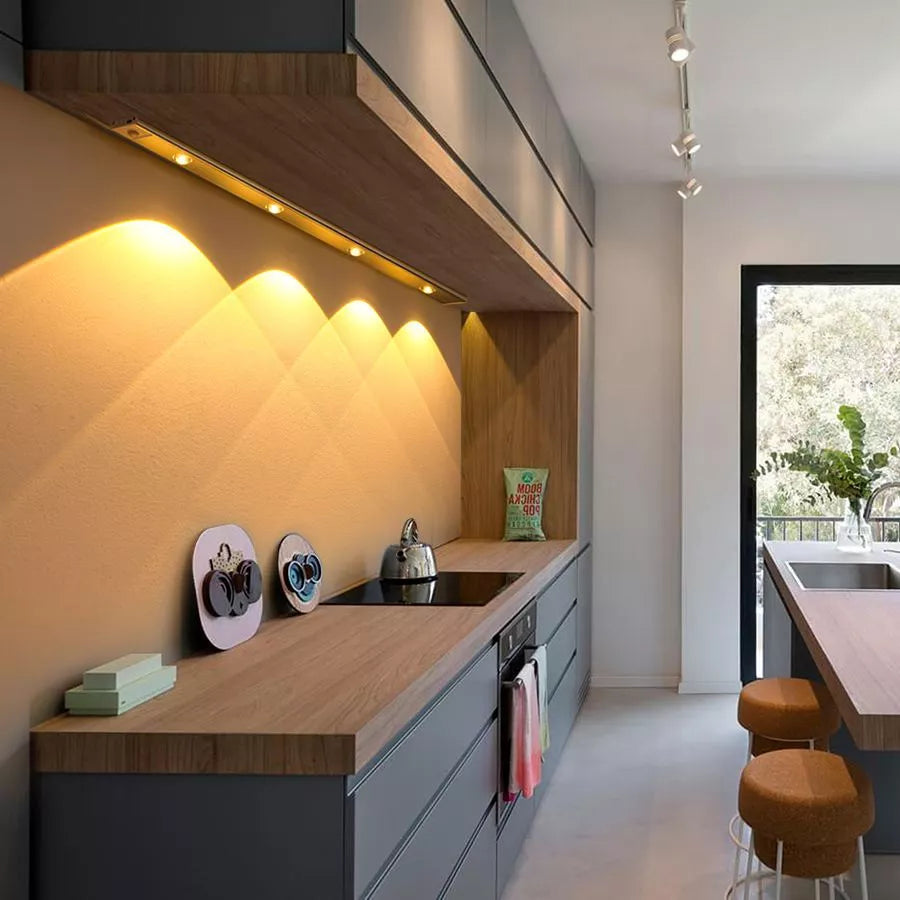 Luminária LED Inteligente Recarregável com Sensor de Movimento