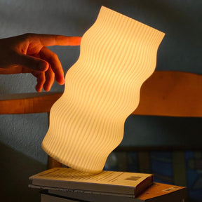 Luminária de Mesa com Cúpula Ondulada e Base Moderna Bivolt