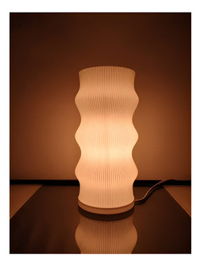 Luminária de Mesa com Cúpula Ondulada e Base Moderna Bivolt