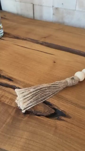 Colar Decorativo de Mesa Sofisticado em Madeira Bege