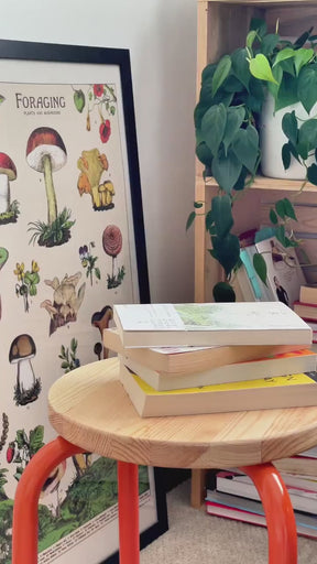 Luminária de Mesa com Cúpula Ondulada e Base Moderna Bivolt