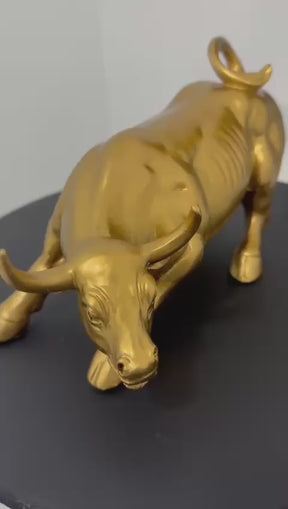 Escultura Decorativa Touro Wall Street Dourado em Resina