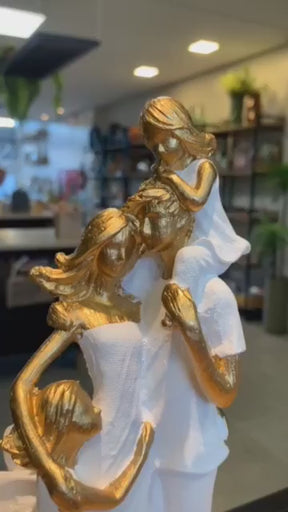 Escultura Decorativa Família Harmônica Pai, Mãe e 2 Filhas Gesso